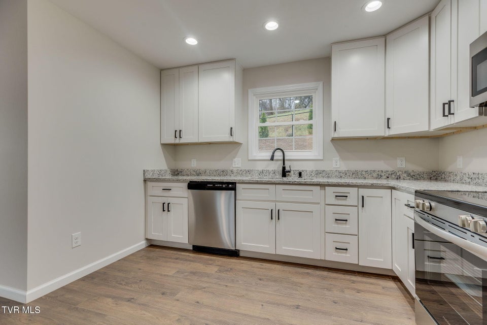 Photo #12: 1922 Siam Road