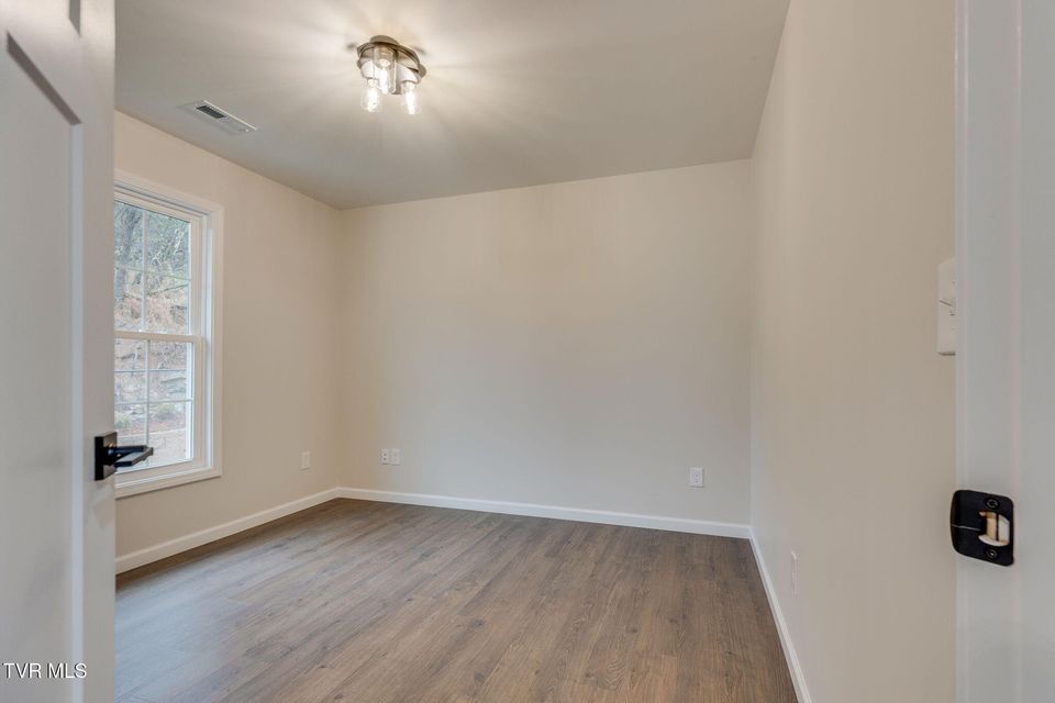 Photo #23: 1922 Siam Road