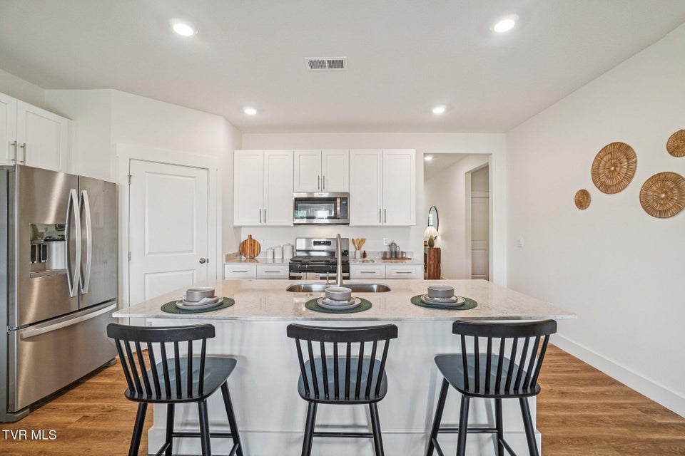 Photo #4: 672 Saint Andrews Drive 