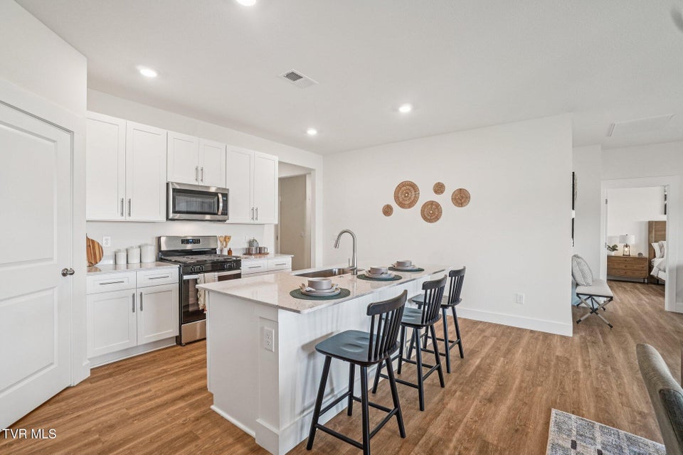 Photo #5: 672 Saint Andrews Drive 