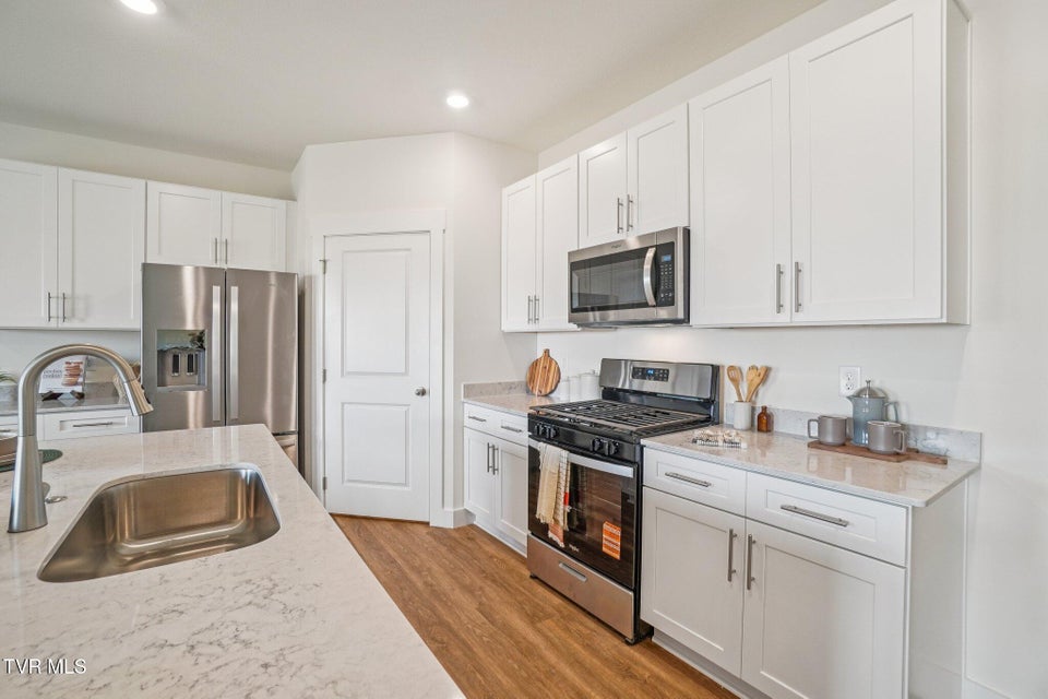 Photo #7: 672 Saint Andrews Drive 