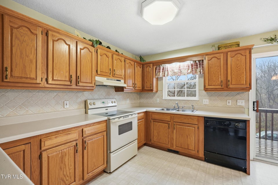 Photo #8: 219 Hunter Hills Circle