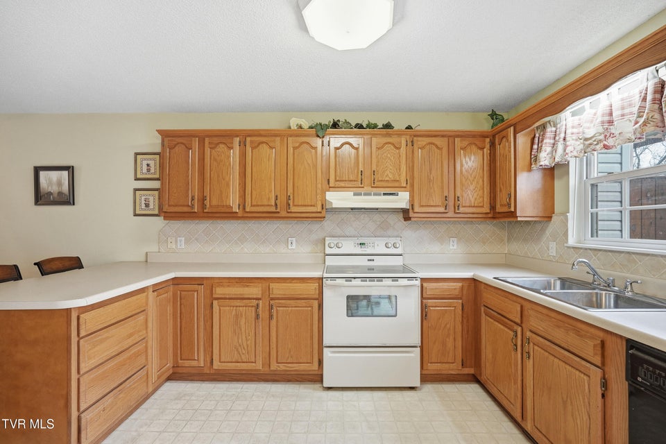 Photo #9: 219 Hunter Hills Circle