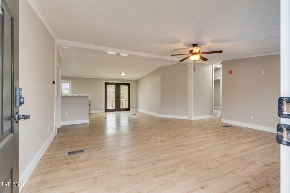 Photo #4: 931 Riverside Avenue