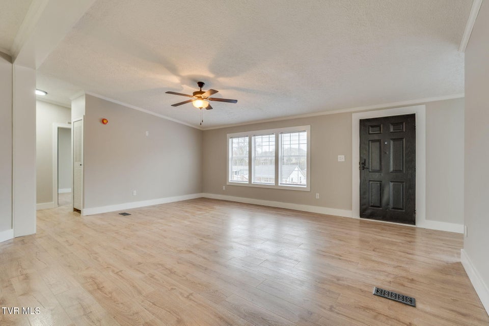 Photo #5: 931 Riverside Avenue