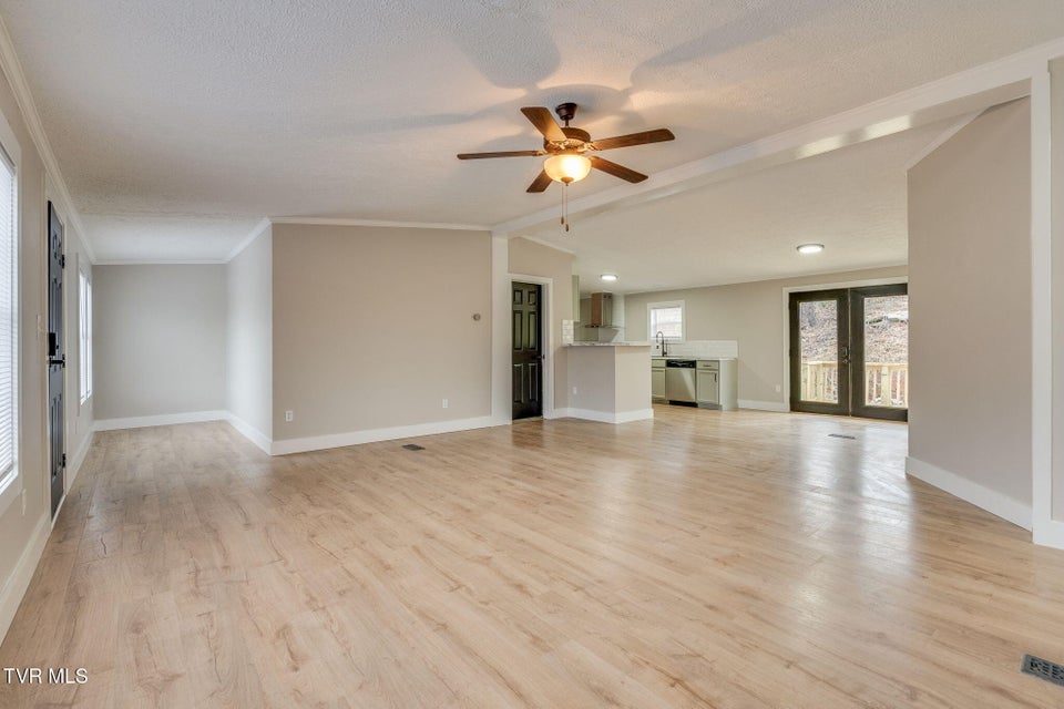 Photo #6: 931 Riverside Avenue