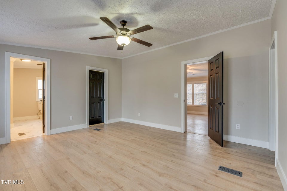 Photo #16: 931 Riverside Avenue