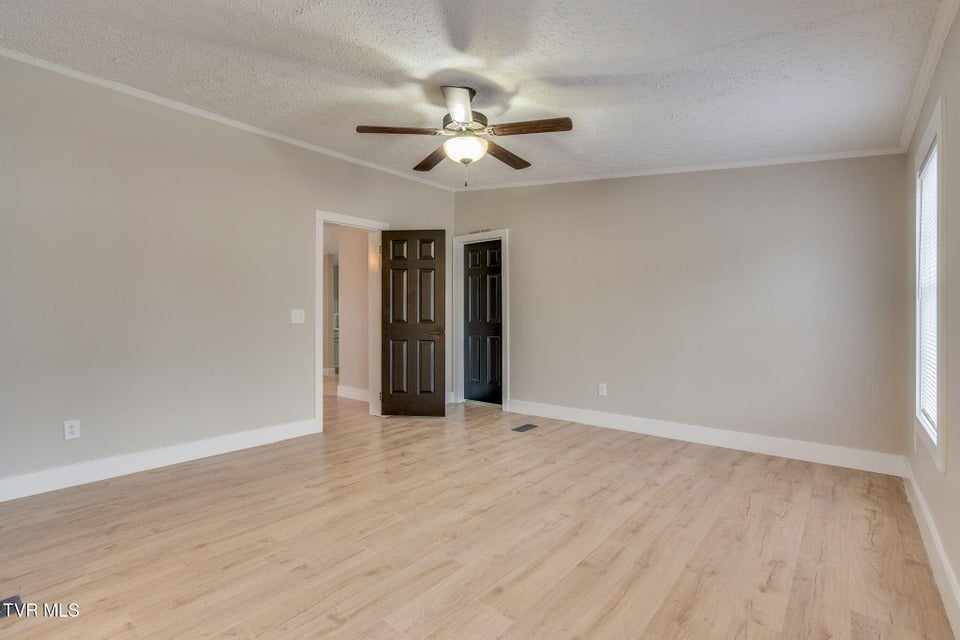 Photo #17: 931 Riverside Avenue