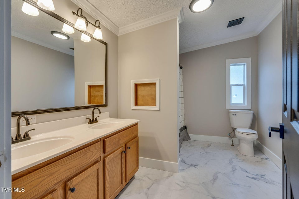 Photo #18: 931 Riverside Avenue