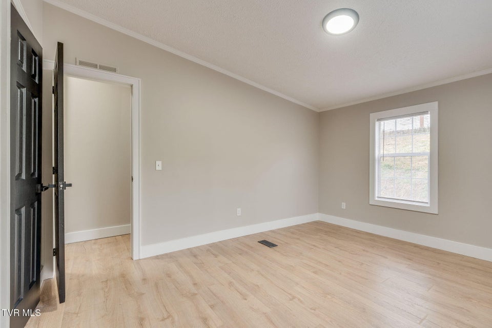 Photo #22: 931 Riverside Avenue