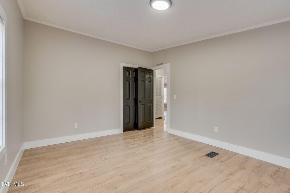 Photo #23: 931 Riverside Avenue