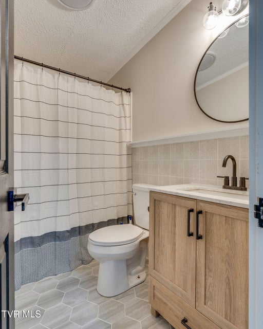 Photo #24: 931 Riverside Avenue