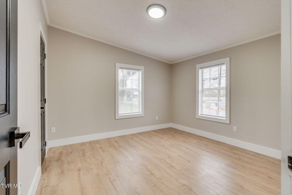 Photo #25: 931 Riverside Avenue