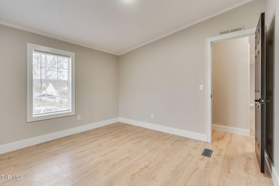 Photo #26: 931 Riverside Avenue