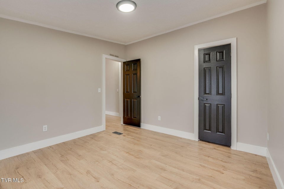 Photo #27: 931 Riverside Avenue