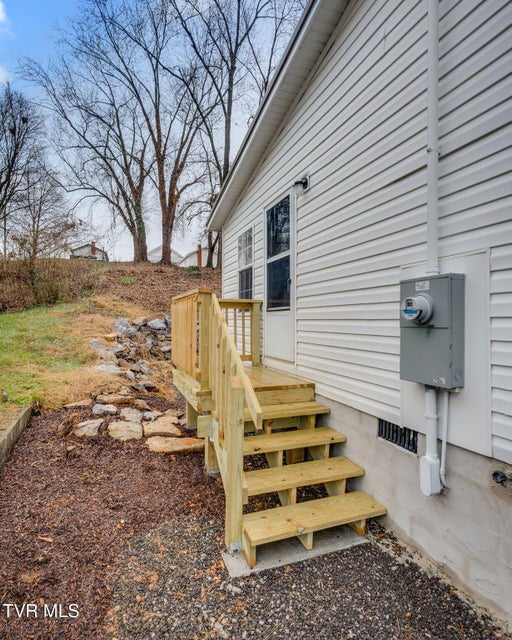 Photo #31: 931 Riverside Avenue