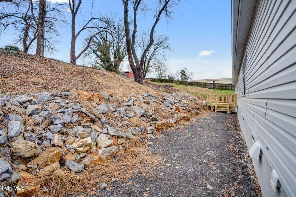 Photo #32: 931 Riverside Avenue