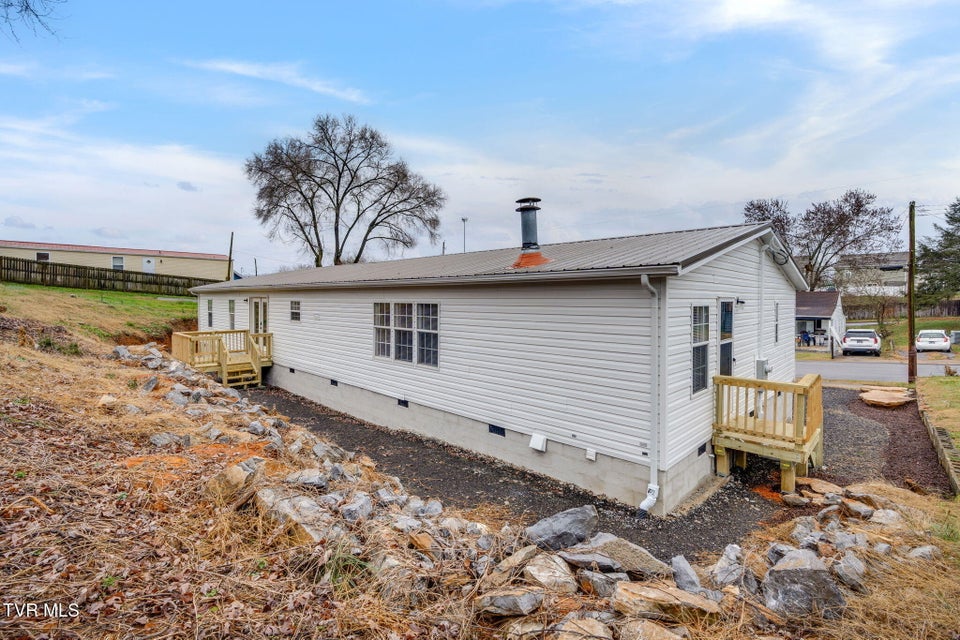 Photo #33: 931 Riverside Avenue