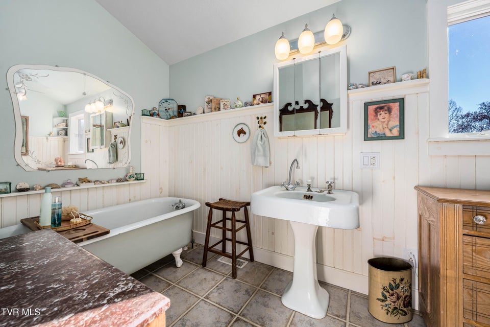 Photo #36: 500 Urbana Road