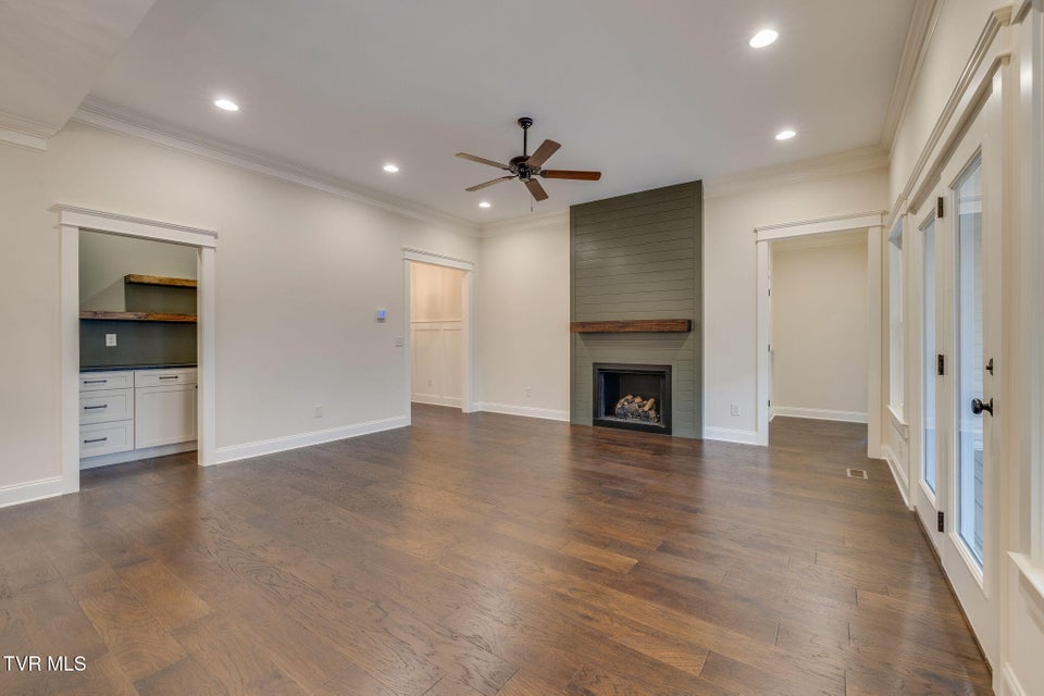 Photo #10: 303 Azure Landing