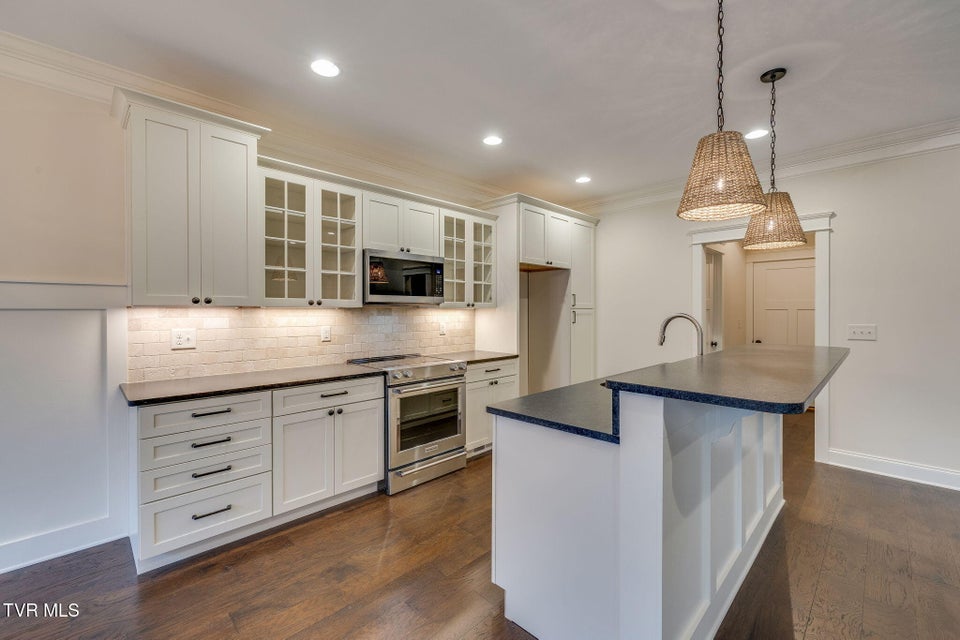 Photo #13: 303 Azure Landing