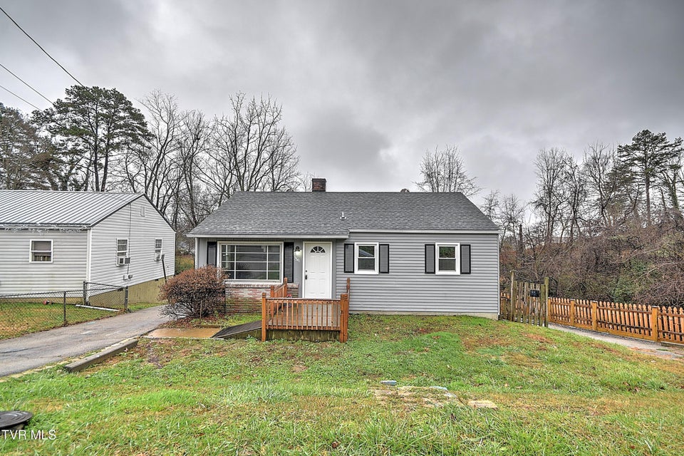 Photo #32: 3341 Page Street