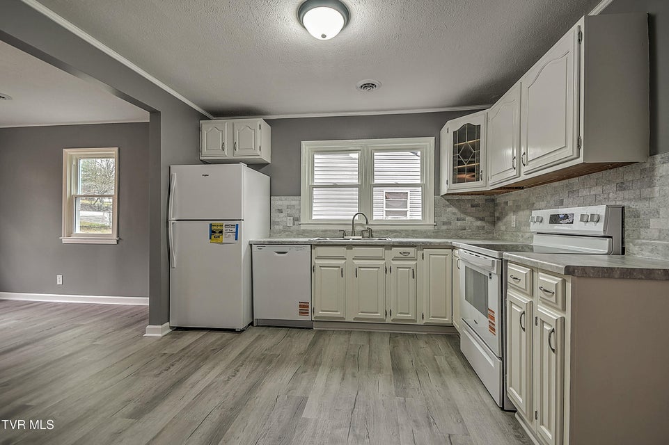 Photo #11: 3341 Page Street