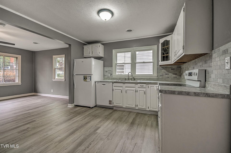 Photo #12: 3341 Page Street