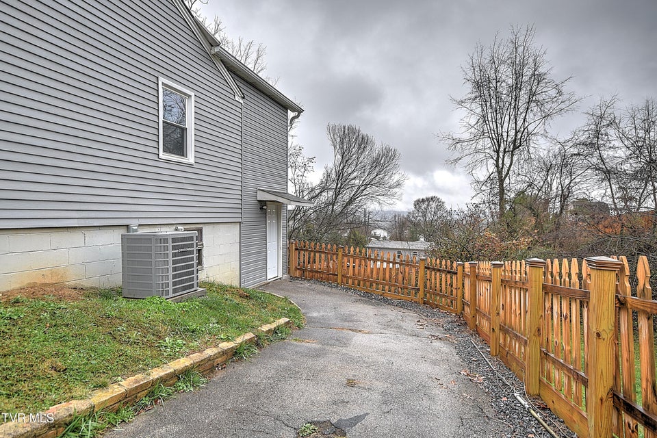 Photo #4: 3341 Page Street