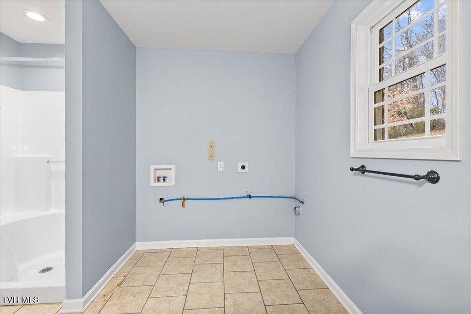 Photo #33: 124 Grove Drive