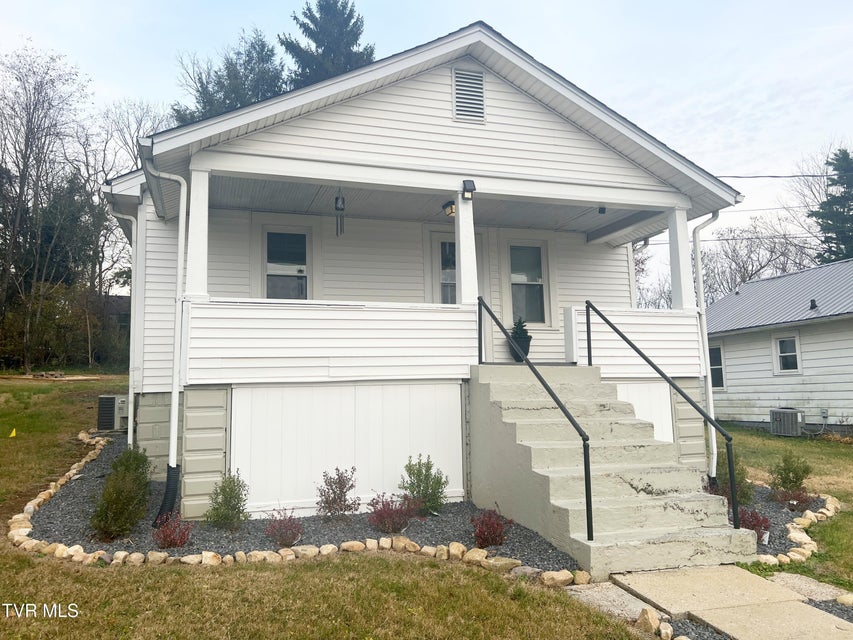 Photo #2: 815 Vernon Street