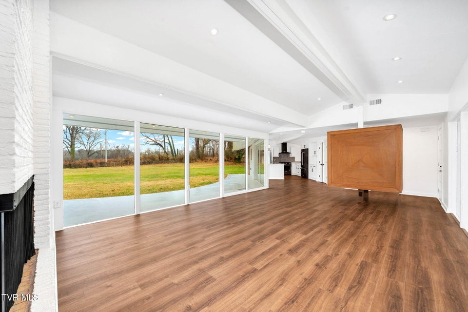 Photo #6: 2911 Walnut Street