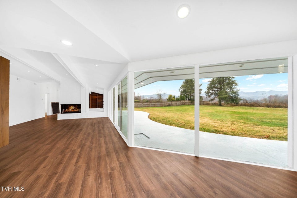 Photo #8: 2911 Walnut Street