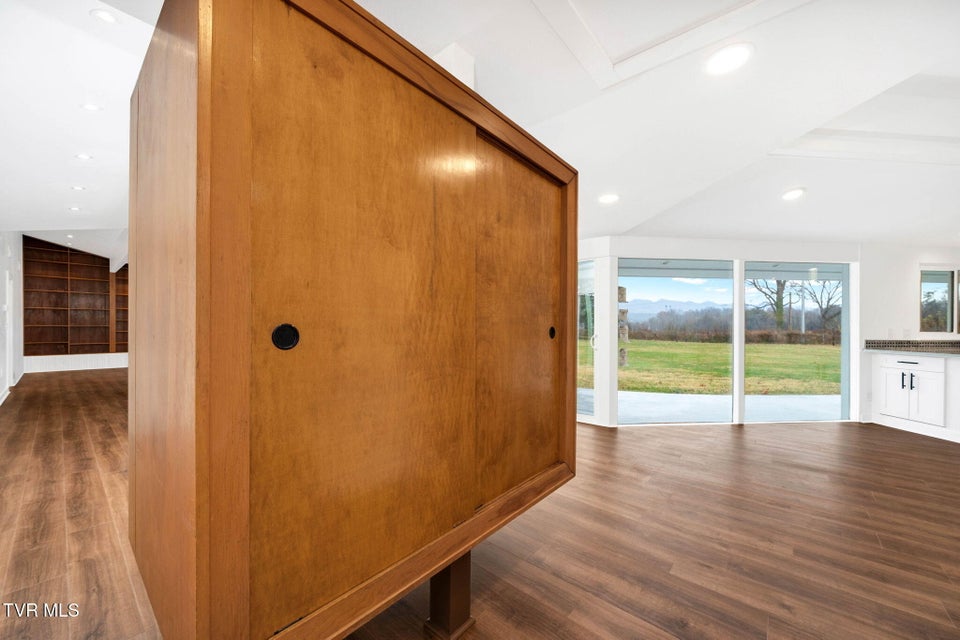 Photo #9: 2911 Walnut Street