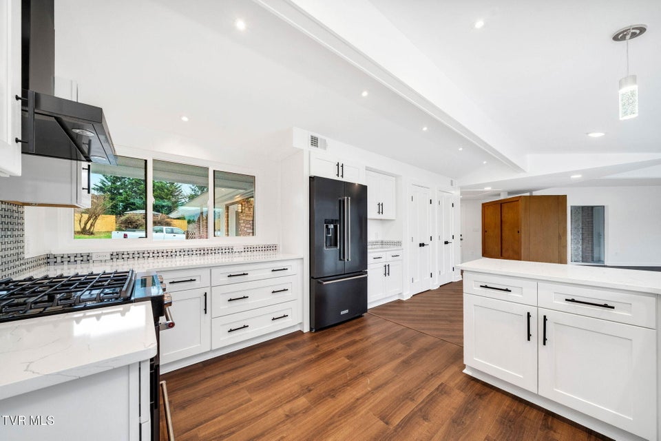 Photo #11: 2911 Walnut Street