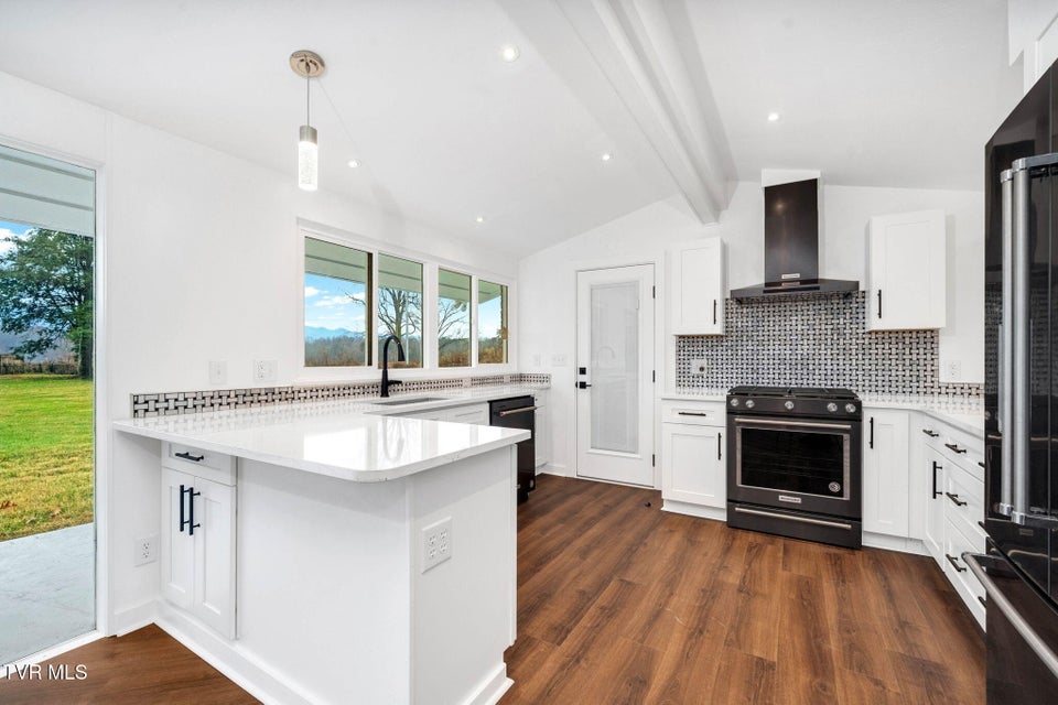 Photo #12: 2911 Walnut Street