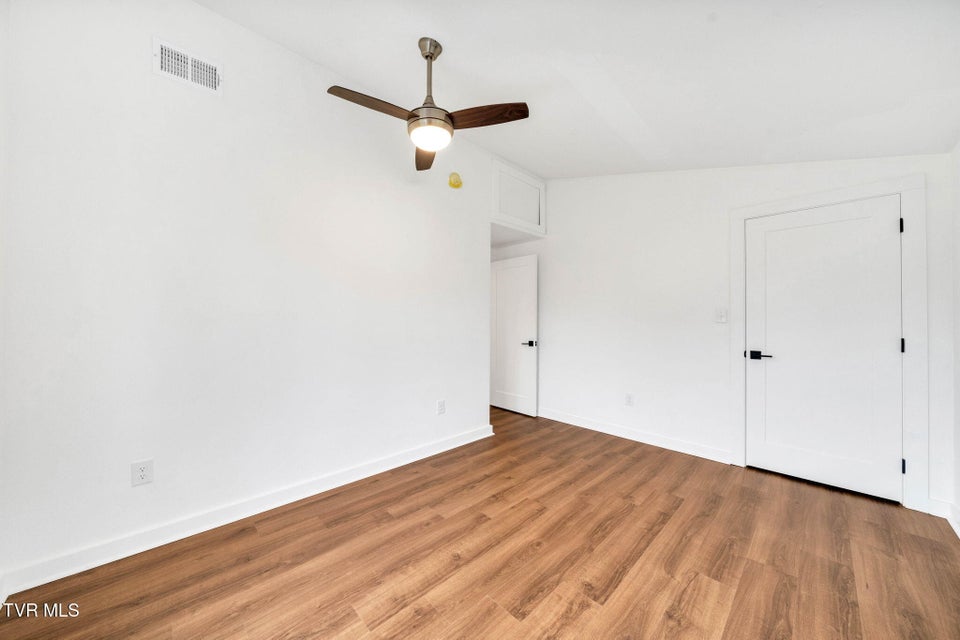 Photo #16: 2911 Walnut Street