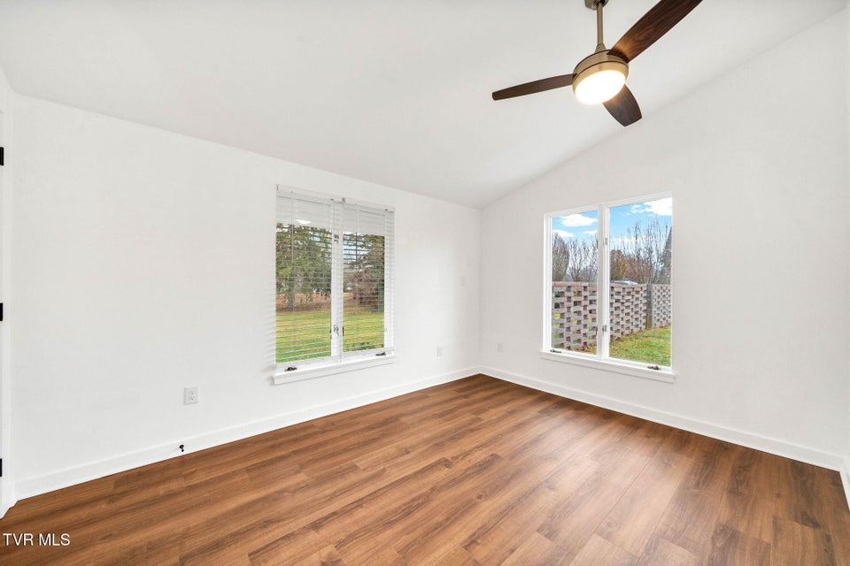 Photo #17: 2911 Walnut Street