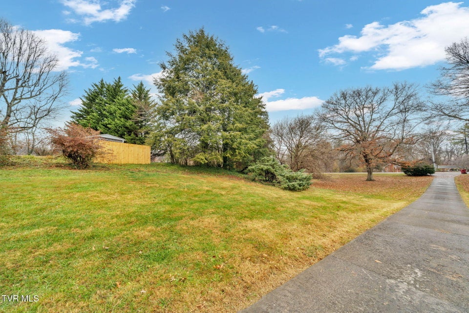 Photo #34: 2911 Walnut Street