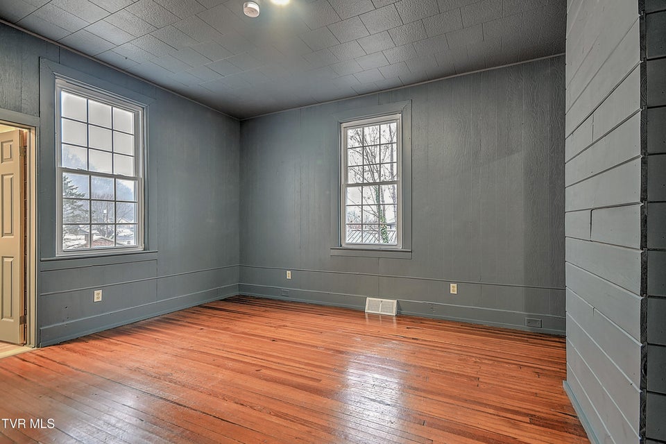 Photo #18: 308 Main Street