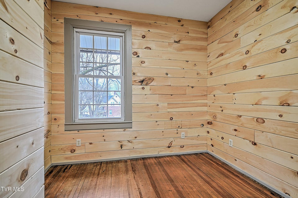 Photo #28: 308 Main Street