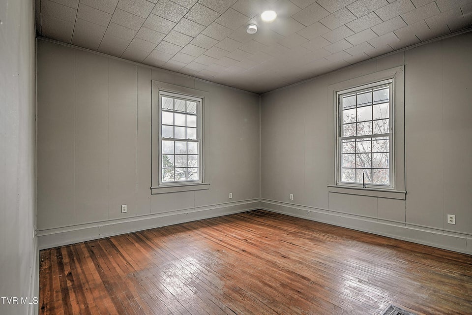 Photo #31: 308 Main Street