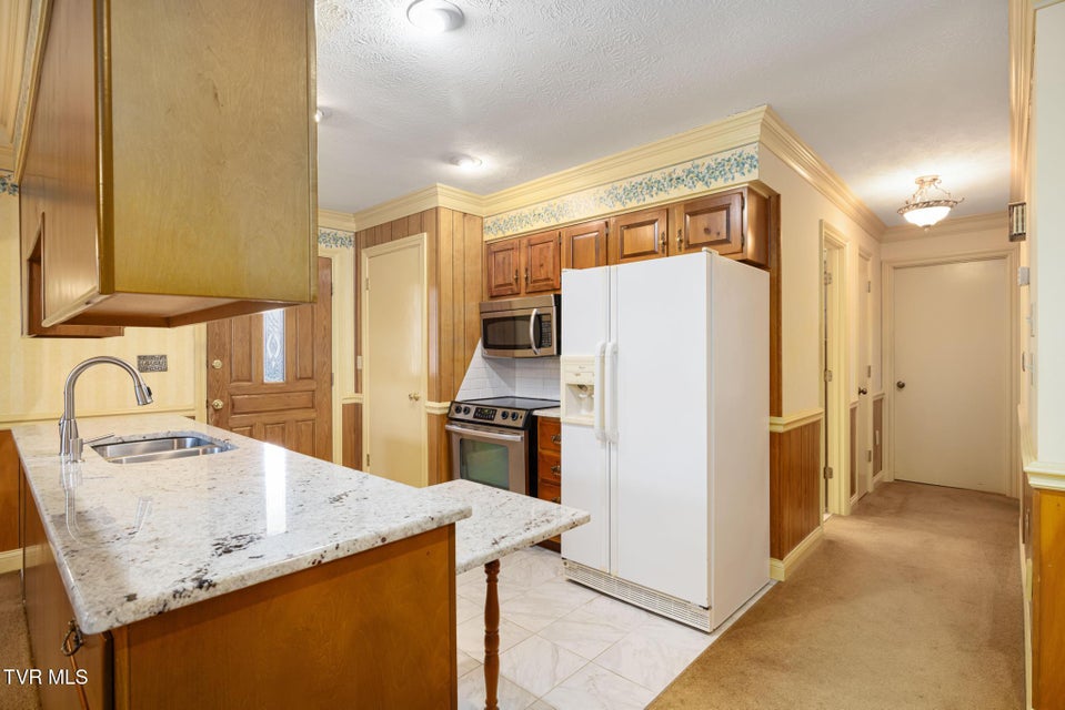 Photo #11: 536 Mayfield Avenue