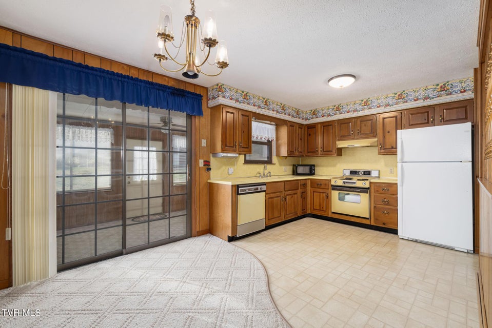 Photo #31: 536 Mayfield Avenue