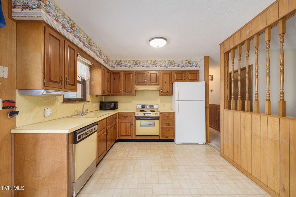 Photo #33: 536 Mayfield Avenue