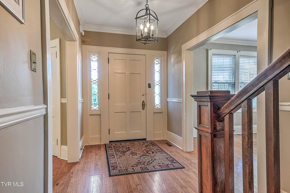 Photo #6: 611 Lawrence Avenue