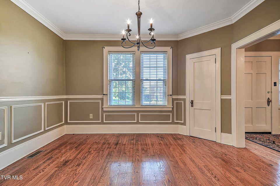 Photo #20: 611 Lawrence Avenue