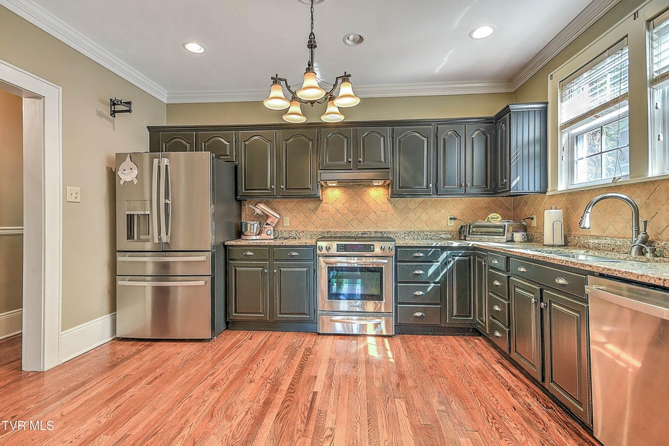 Photo #22: 611 Lawrence Avenue