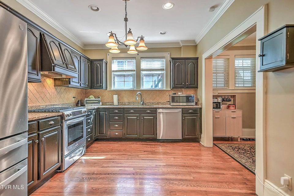 Photo #26: 611 Lawrence Avenue