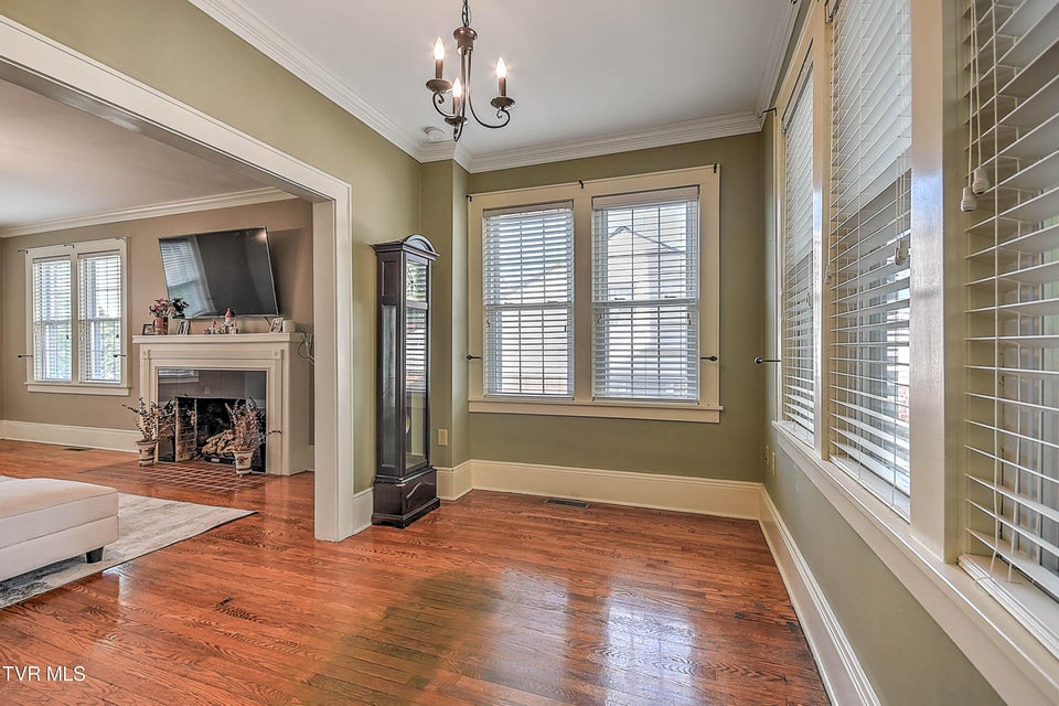 Photo #29: 611 Lawrence Avenue